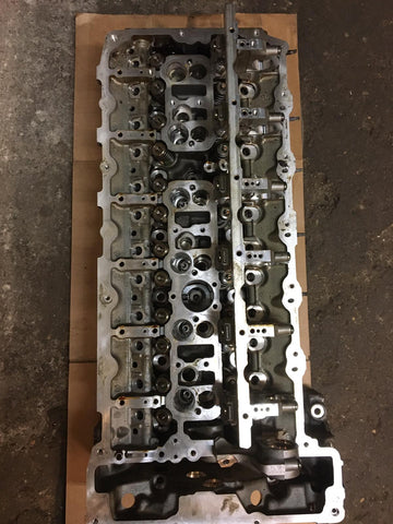 Damaged! For repairs! BMW PETROL 6 CYLINDER ENGINE HEAD WITH 24 VALVES PART NUMBER OE 7568270