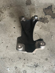 BMW G05 X5 3.0 Diesel B57D30A Engine Mount Bracket 6870750