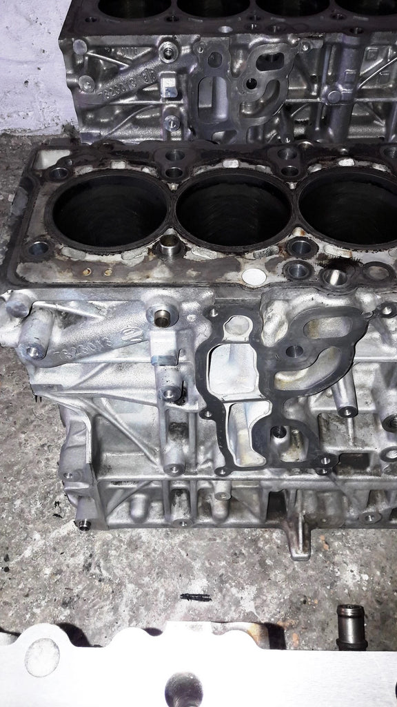 ENGINE CYLINDER BLOCK 7 799 978 7799978 7 823 013 7823013 BMW 3.0